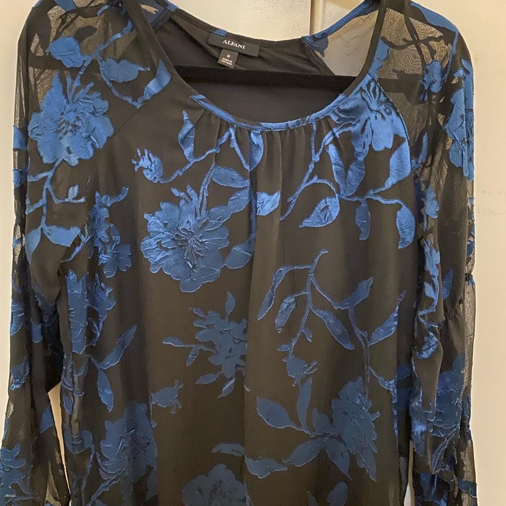 Alfani, long-sleeve dressy top, size medium